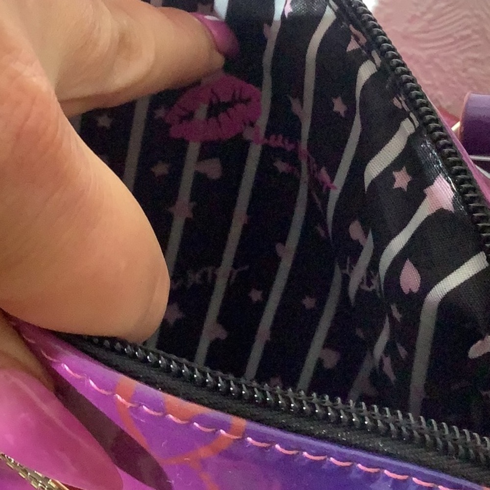 Betsey Johnson NEW - Mini barrel bag - ombre fuchsia - carry in hand or w/ strap - Picture 13 of 14